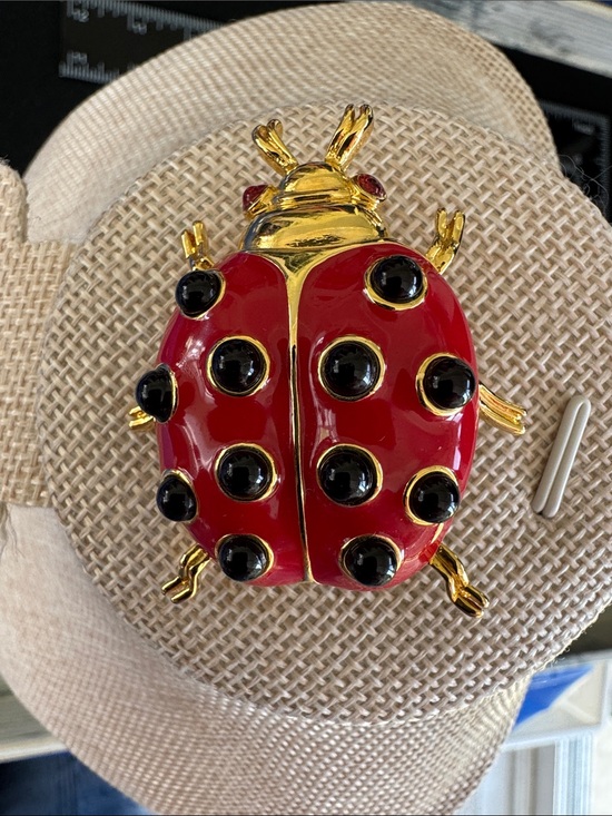 Trifari Jewelry - VTG Trifari Ladybug Brooch - goldtone